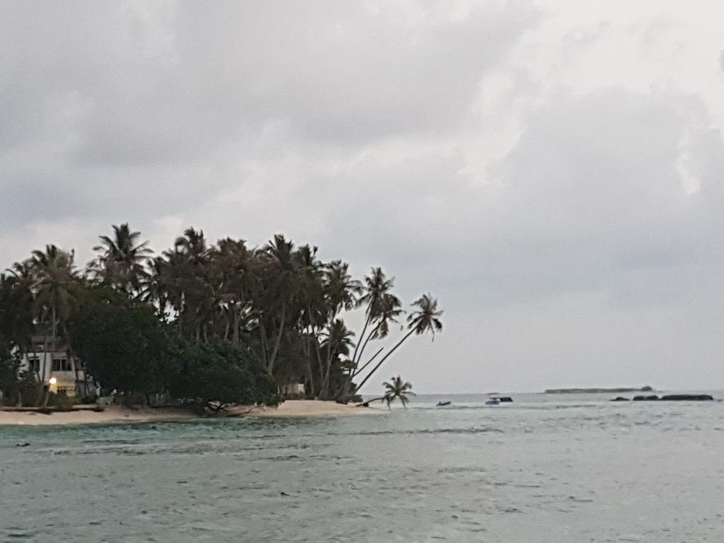 Surf Deck Hotel Thulusdhoo Exterior photo