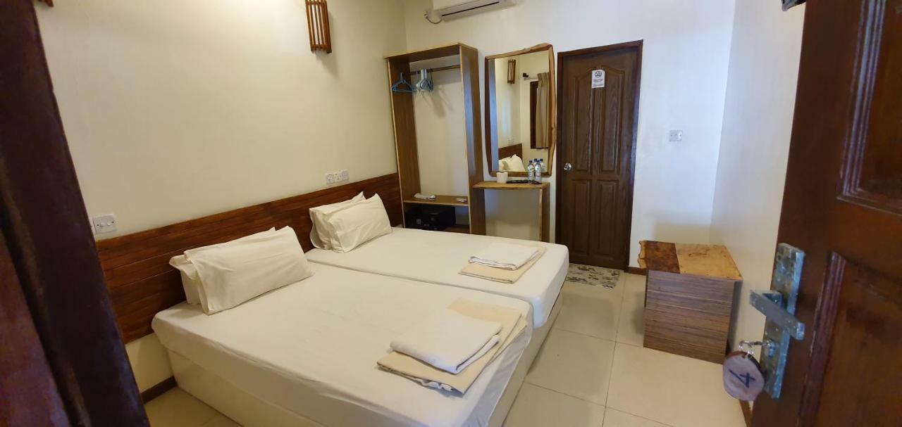 Surf Deck Hotel Thulusdhoo Exterior photo