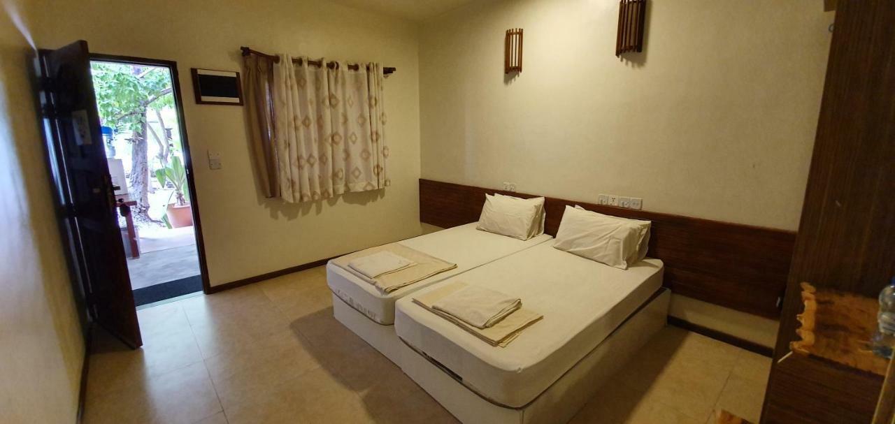 Surf Deck Hotel Thulusdhoo Exterior photo