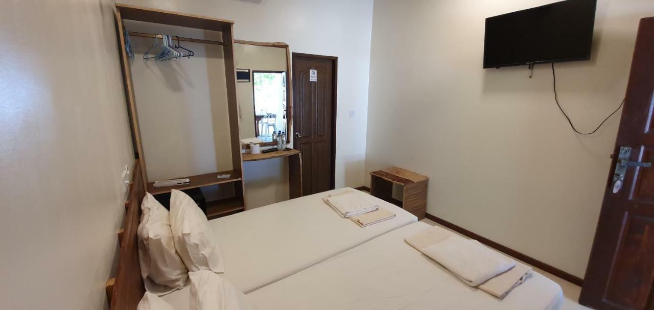 Surf Deck Hotel Thulusdhoo Exterior photo