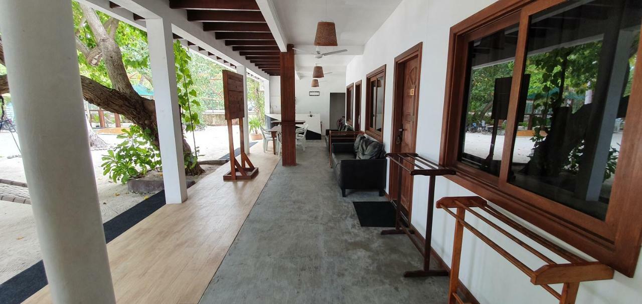 Surf Deck Hotel Thulusdhoo Exterior photo