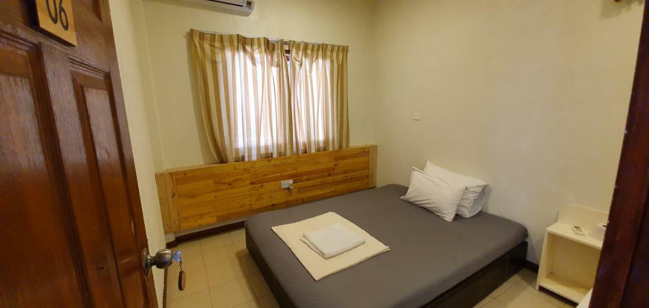 Surf Deck Hotel Thulusdhoo Exterior photo