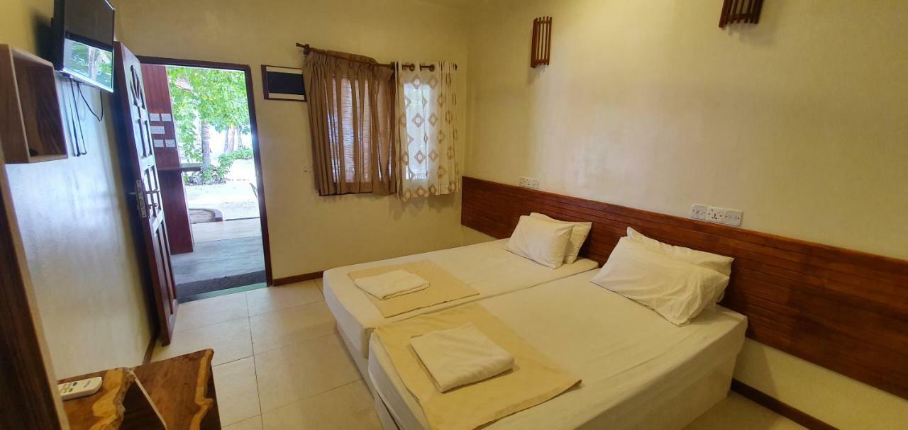 Surf Deck Hotel Thulusdhoo Exterior photo