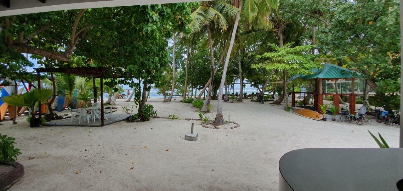 Surf Deck Hotel Thulusdhoo Exterior photo